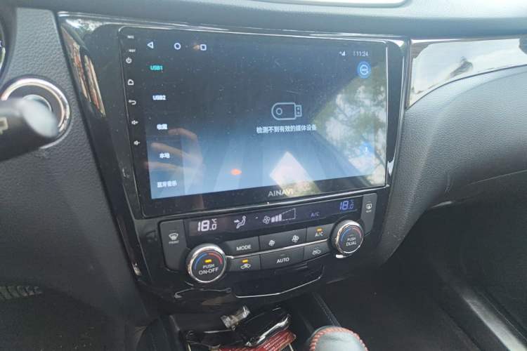 Used Nissan X-Trail 2014 2.0L CVT Comfort Edition 2WD Audio And AC Panel