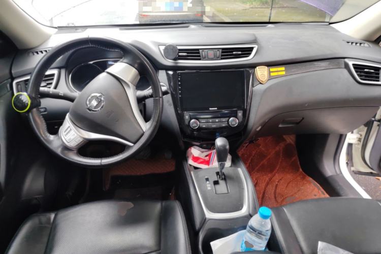 Used Nissan X-Trail 2014 2.5L CVT Luxury Edition 4WD Center Console