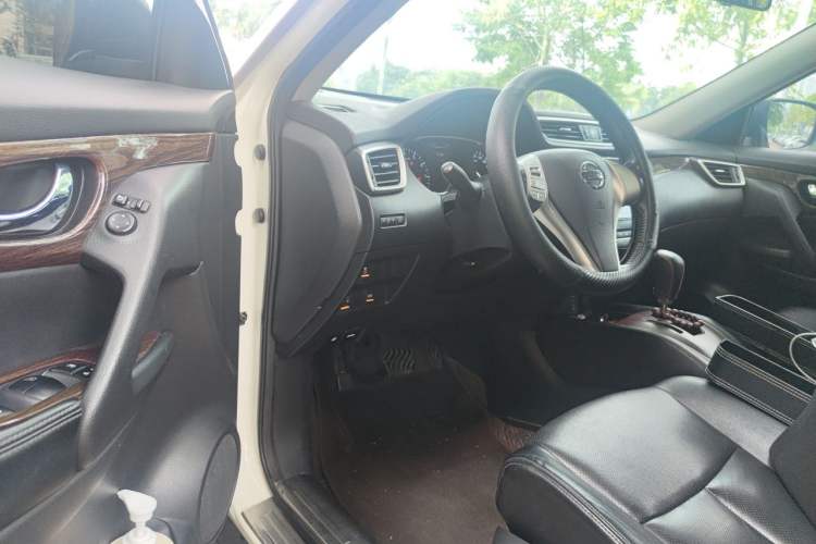 Used Nissan X-Trail 2014 2.0L CVT Comfort Edition 2WD Driver Seat