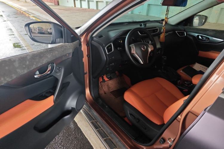 Used Nissan X-Trail 2014 2.5L CVT Luxury Edition 4WD Driver Seat