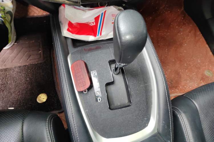 Used Nissan X-Trail 2014 2.5L CVT Luxury Edition 4WD Gear Lever
