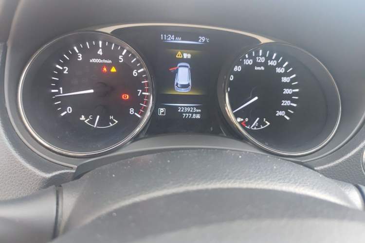 Used Nissan X-Trail 2014 2.0L CVT Comfort Edition 2WD Odometer Close Up