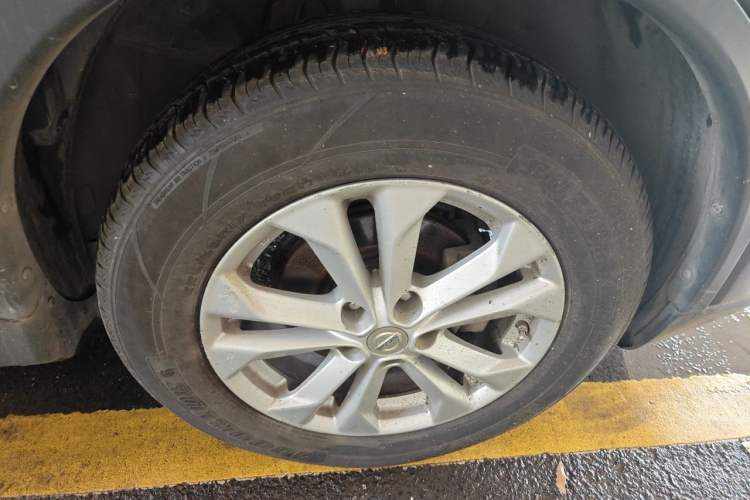 Used Nissan X-Trail 2014 2.5L CVT Luxury Edition 4WD Right Front Wheel Hub