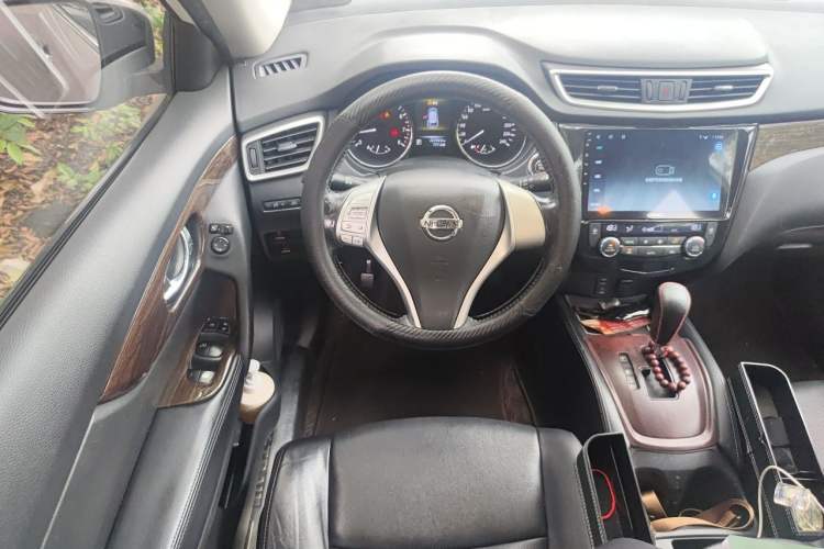 Used Nissan X-Trail 2014 2.0L CVT Comfort Edition 2WD Steering Wheel