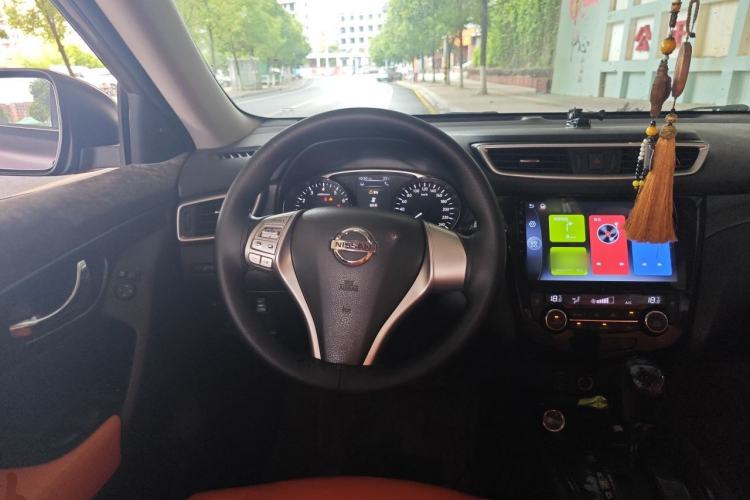 Used Nissan X-Trail 2014 2.5L CVT Luxury Edition 4WD Steering Wheel