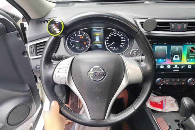 Used Nissan X-Trail 2014 2.5L CVT Luxury Edition 4WD Steering Wheel
