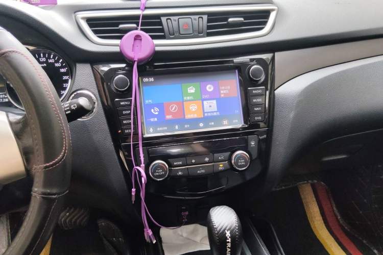 Used Nissan X-Trail 2014 2.0L CVT Comfort Edition 2WD Audio And AC Panel