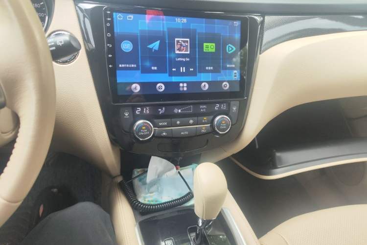 Used Nissan X-Trail 2014 2.5L CVT Luxury Edition 4WD Audio And AC Panel