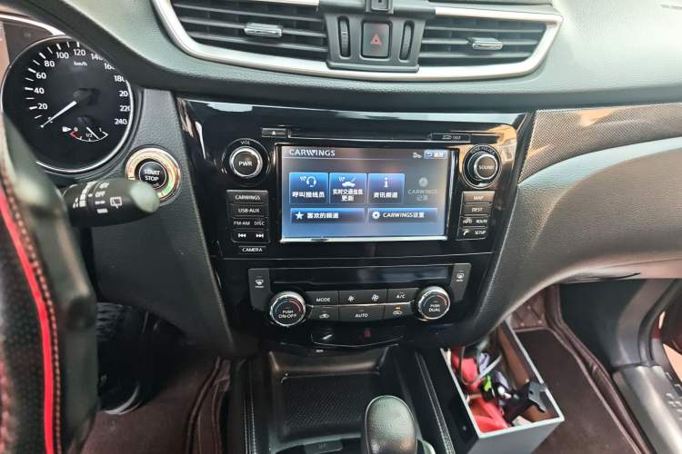 Used Nissan X-Trail 2014 2.5L CVT Luxury Edition 4WD Audio And AC Panel