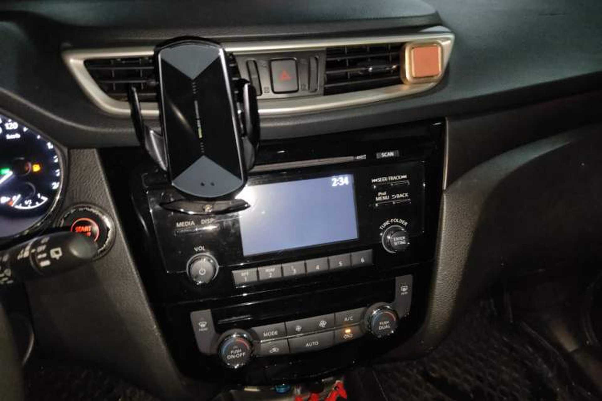 Used Nissan X-Trail 2014 2.0L CVT Comfort Edition 2WD Audio And AC Panel