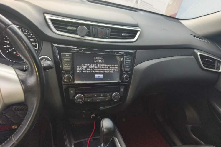 Used Nissan X-Trail 2014 2.0L CVT Comfort Edition 2WD Audio And AC Panel