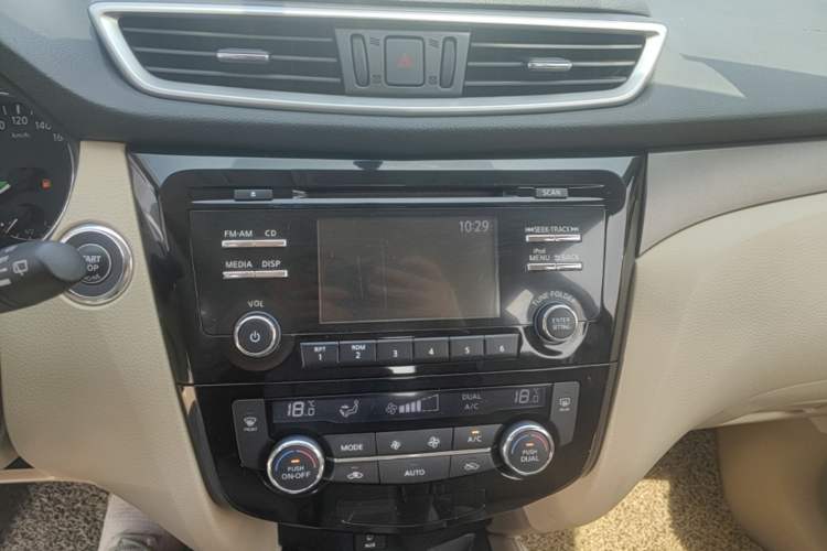 Used Nissan X-Trail 2014 2.0L CVT Comfort Edition 2WD Audio And AC Panel