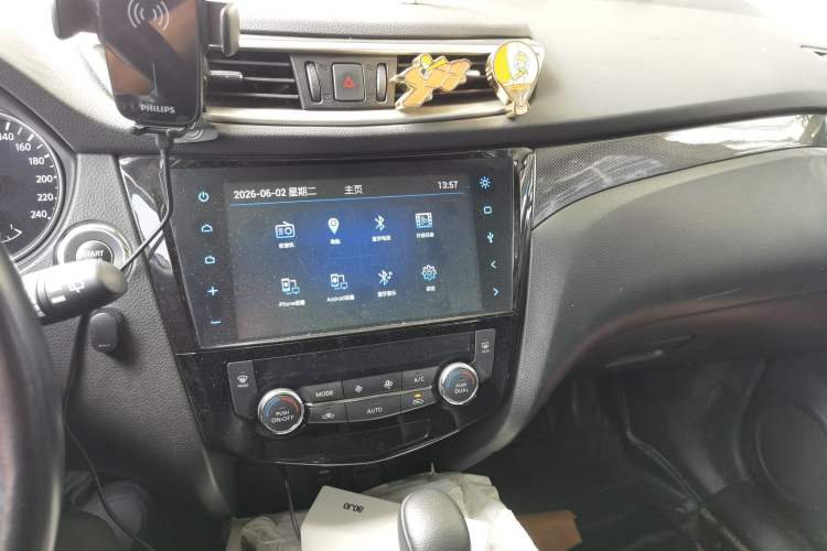 Used Nissan X-Trail 2014 2.5L CVT Luxury Edition 4WD Audio And AC Panel