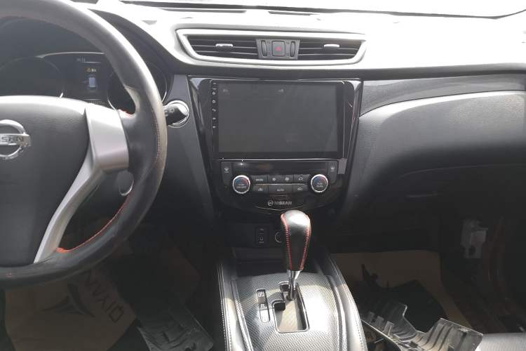 Used Nissan X-Trail 2014 2.5L CVT Luxury Edition 4WD Audio And AC Panel