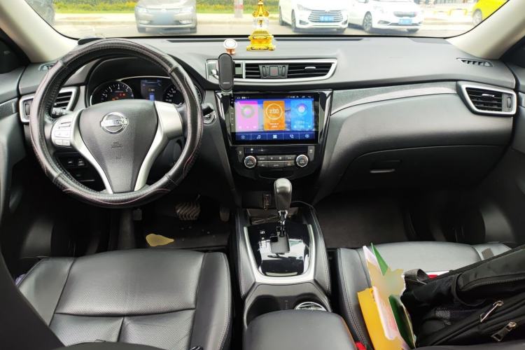 Used Nissan X-Trail 2014 2.5L CVT Luxury Edition 4WD Center Console