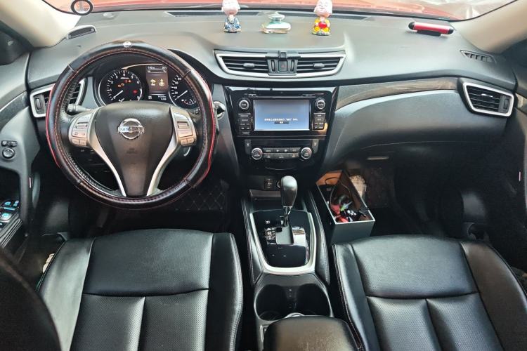 Used Nissan X-Trail 2014 2.5L CVT Luxury Edition 4WD Center Console