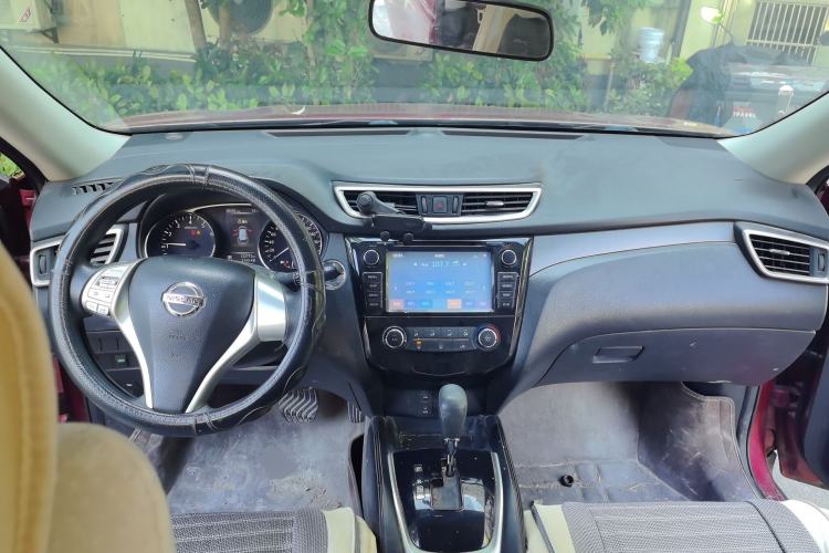 Used Nissan X-Trail 2014 2.0L CVT Fashion Edition 2WD Center Console