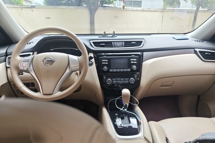 Used Nissan X-Trail 2014 2.0L CVT Comfort Edition 2WD Center Console