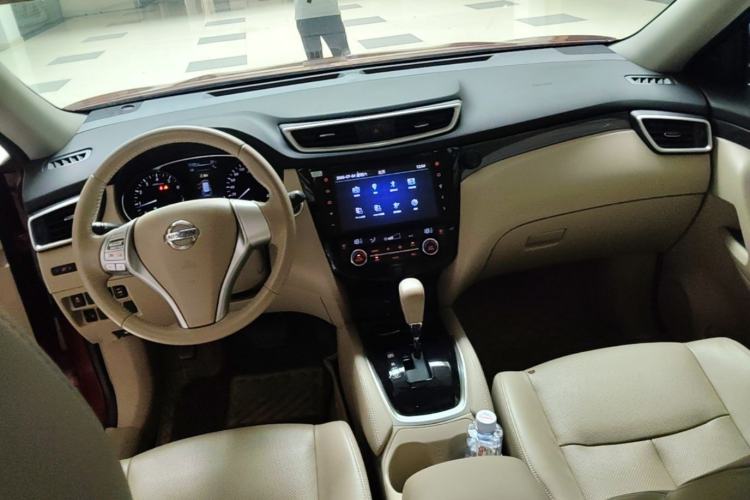 Used Nissan X-Trail 2014 2.5L CVT Luxury Edition 4WD Center Console
