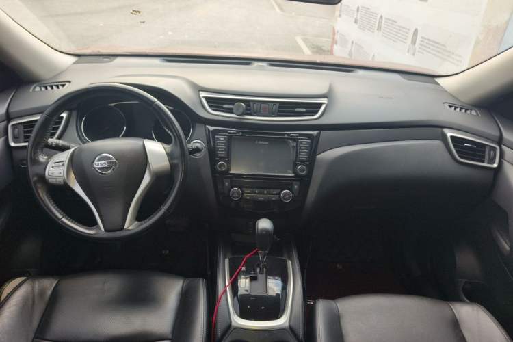 Used Nissan X-Trail 2014 2.0L CVT Comfort Edition 2WD Center Console