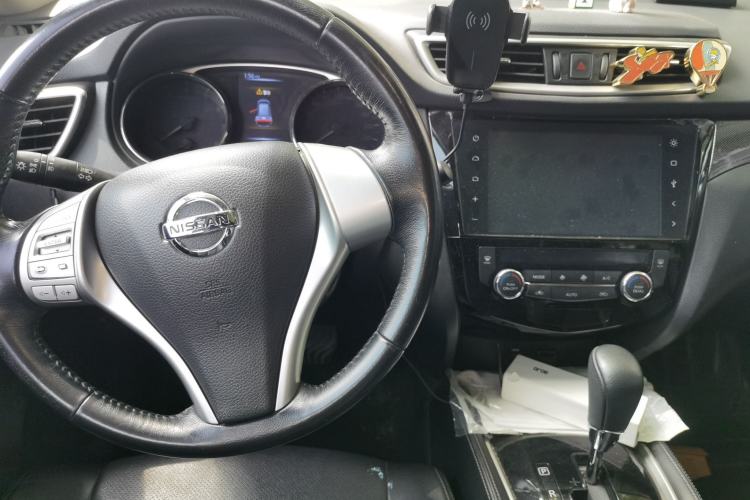 Used Nissan X-Trail 2014 2.5L CVT Luxury Edition 4WD Center Console