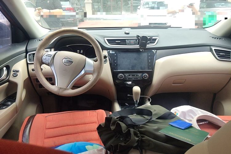 Used Nissan X-Trail 2014 2.0L CVT Fashion Edition 2WD Center Console