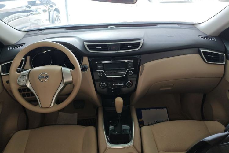Used Nissan X-Trail 2014 2.0L CVT Fashion Edition 2WD Center Console