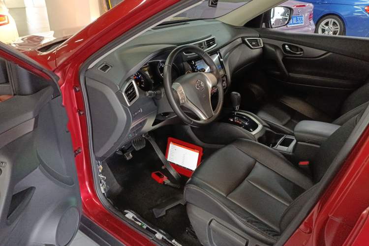 Used Nissan X-Trail 2014 2.0L CVT Comfort Edition 2WD Driver Seat