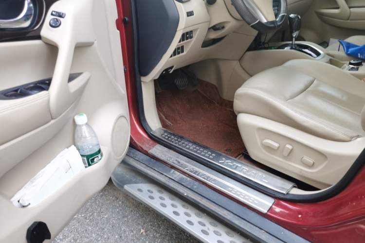 Used Nissan X-Trail 2014 2.5L CVT Ultimate Edition 4WD Driver Seat