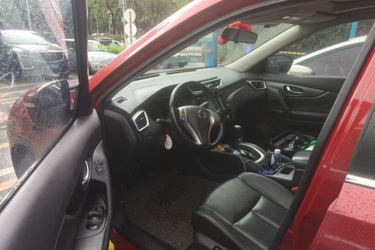 Used Nissan X-Trail 2014 2.0L CVT Comfort Edition 2WD Driver Seat