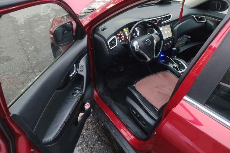 Used Nissan X-Trail 2014 2.5L CVT Leading Edition 4WD Driver Seat