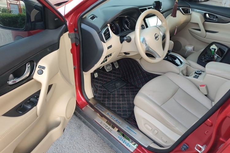 Used Nissan X-Trail 2014 2.5L CVT Luxury Edition 4WD Driver Seat