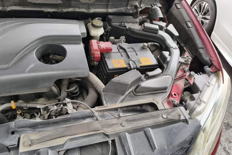 Used Nissan X-Trail 2014 2.0L CVT Comfort Edition 2WD Engine Bay Left