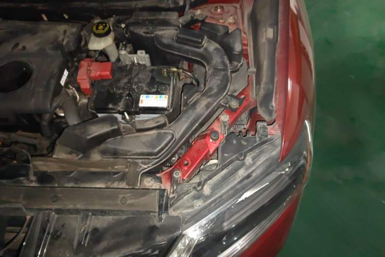 Used Nissan X-Trail 2014 2.0L CVT Comfort Edition 2WD Engine Bay Left