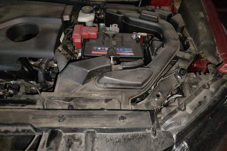Used Nissan X-Trail 2014 2.0L CVT Comfort Edition 2WD Engine Bay Left