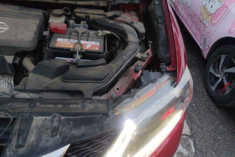 Used Nissan X-Trail 2014 2.5L CVT Leading Edition 4WD Engine Bay Left
