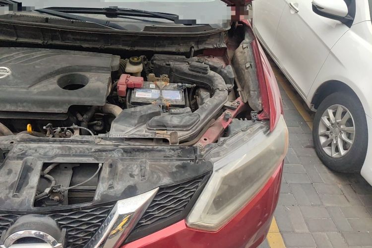 Used Nissan X-Trail 2014 2.0L CVT Fashion Edition 2WD Engine Bay Left