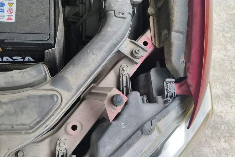 Used Nissan X-Trail 2014 2.5L CVT Ultimate Edition 4WD Engine Bay Left