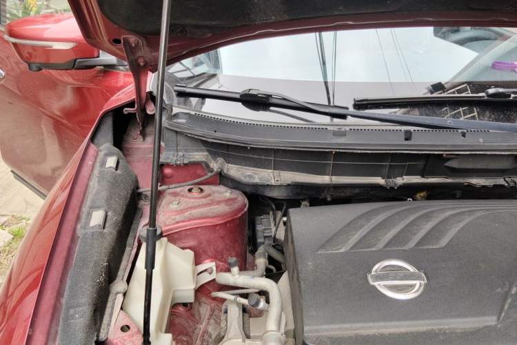 Used Nissan X-Trail 2014 2.0L CVT Comfort Edition 2WD Engine Bay Right