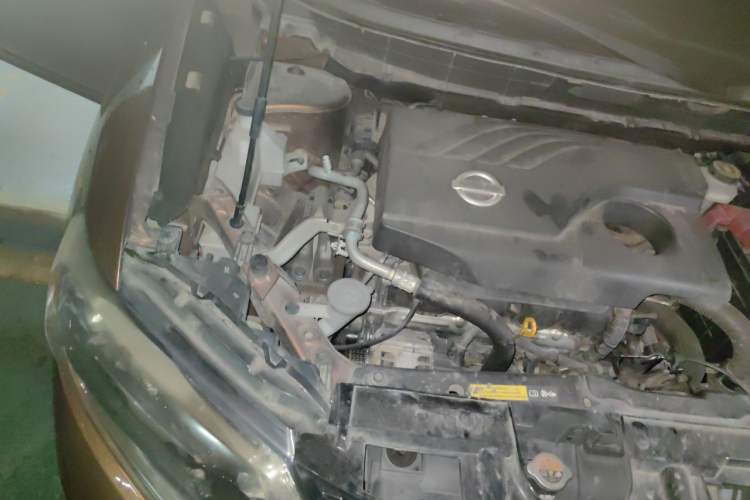 Used Nissan X-Trail 2014 2.0L CVT Comfort Edition 2WD Engine Bay Right