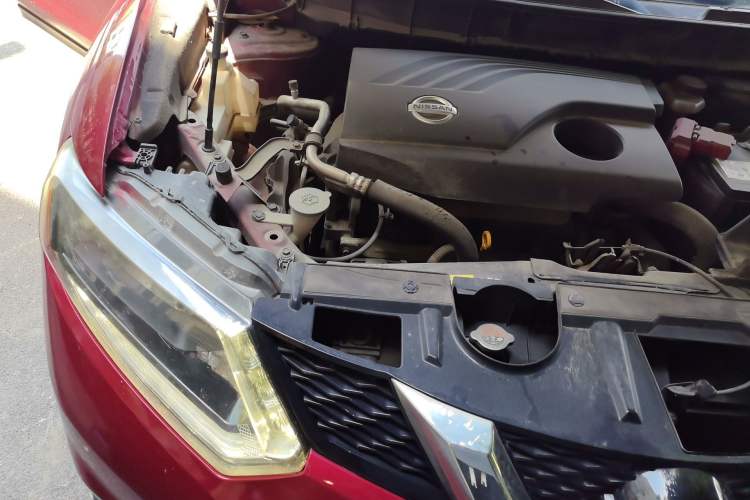 Used Nissan X-Trail 2014 2.0L CVT Fashion Edition 2WD Engine Bay Right