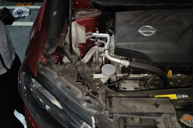 Used Nissan X-Trail 2014 2.0L CVT Comfort Edition 2WD Engine Bay Right