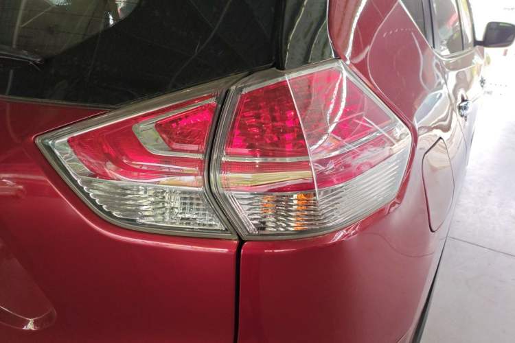 Used Nissan X-Trail 2014 2.0L CVT Fashion Edition 2WD Exterior 3