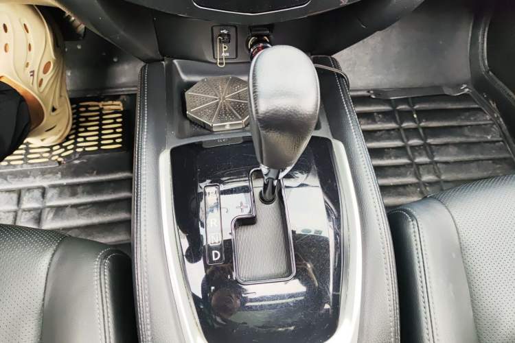 Used Nissan X-Trail 2014 2.5L CVT Luxury Edition 4WD Gear Lever