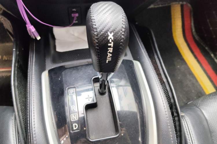 Used Nissan X-Trail 2014 2.0L CVT Comfort Edition 2WD Gear Lever