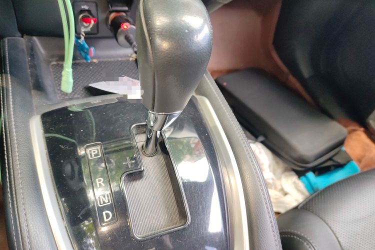 Used Nissan X-Trail 2014 2.0L CVT Comfort Edition 2WD Gear Lever