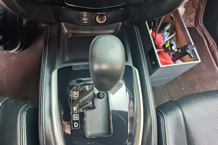 Used Nissan X-Trail 2014 2.5L CVT Luxury Edition 4WD Gear Lever