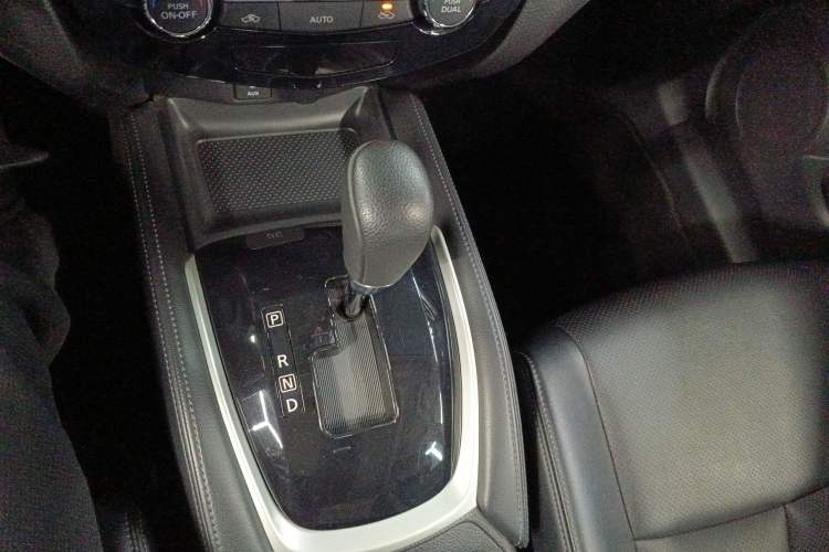 Used Nissan X-Trail 2014 2.0L CVT Comfort Edition 2WD Gear Lever