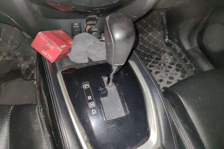 Used Nissan X-Trail 2014 2.0L CVT Comfort Edition 2WD Gear Lever