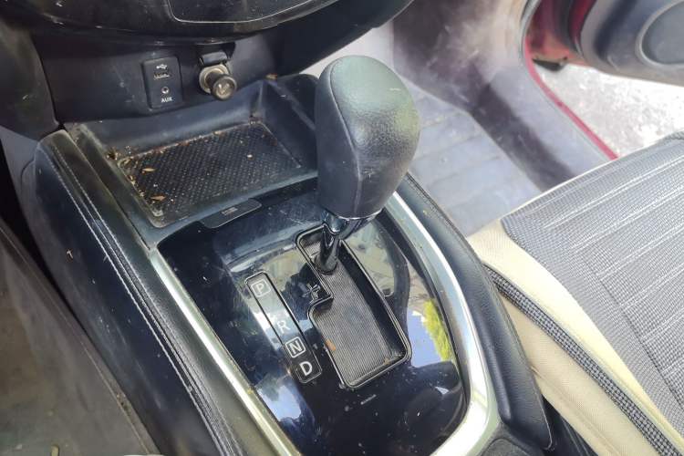 Used Nissan X-Trail 2014 2.0L CVT Fashion Edition 2WD Gear Lever